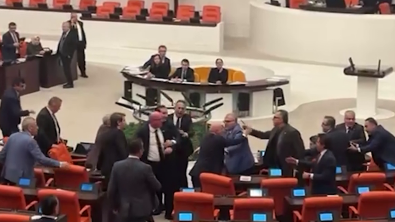 Meclis'te İsmet İnönü Tartışması: Tarih Tekrar Mı Ediliyor?