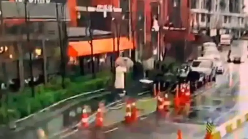 İstanbul'da Fırtına Özel Tabelayı Devrip Yaraladı, Güvenlik Önlemleri İhmal Mi Edildi?